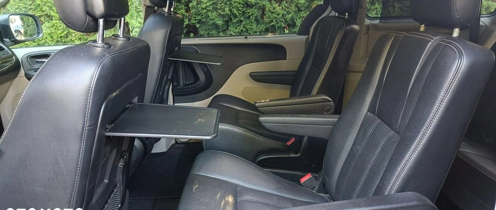 Lancia Voyager cena 63500 przebieg: 222000, rok produkcji 2014 z Międzylesie małe 529
